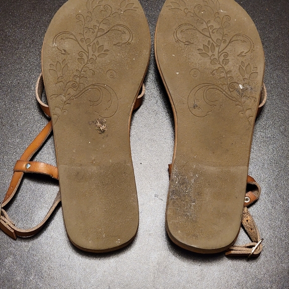 SO Gladiator Sandals - Picture 3 of 5